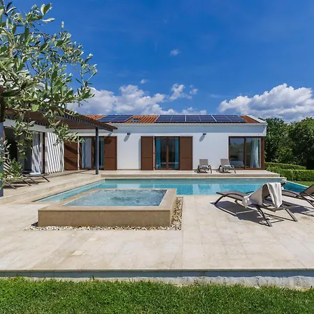 Villa Luna Bianca By Interhome